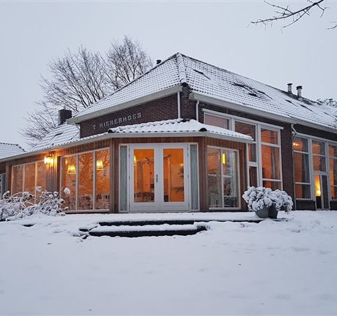 Groepshuis met 9 slaapkamers in voormalig schooltje in hartje Drenthe.