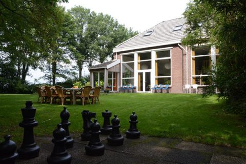 tuin Hiekerhoes 14 - Groepsaccommodatie en vergaderlocatie HiekerHoes Drenthe