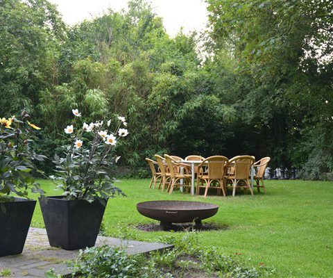 Groepshuis in hartje Drenthe met ruime tuin met vuurschaal.